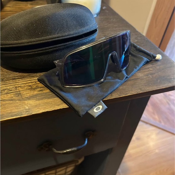 Oakley sutro Sunglasses - Picture 2 of 2